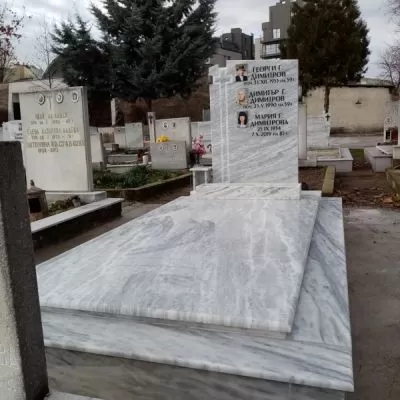 Надгробен паметник 12